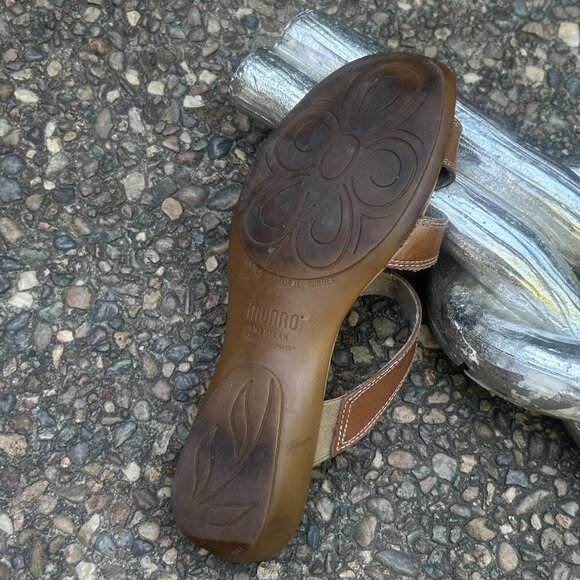 Munro American Tan Leather Slip on Mule Sandals With Medallion Size 7 - Picture 8 of 12